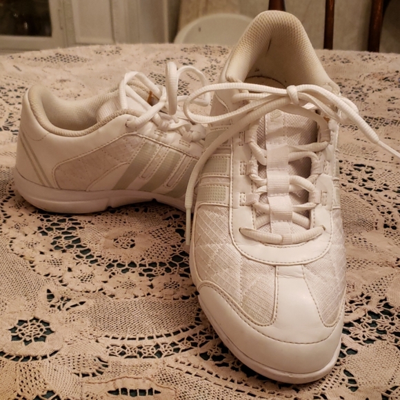 adidas cheer sport shoes
